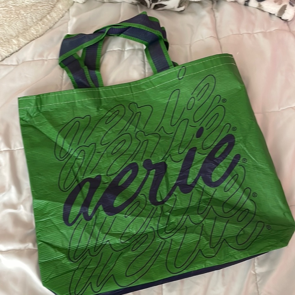 Aerie large reusable bag, they don’t use these anymore (limited supply) !!